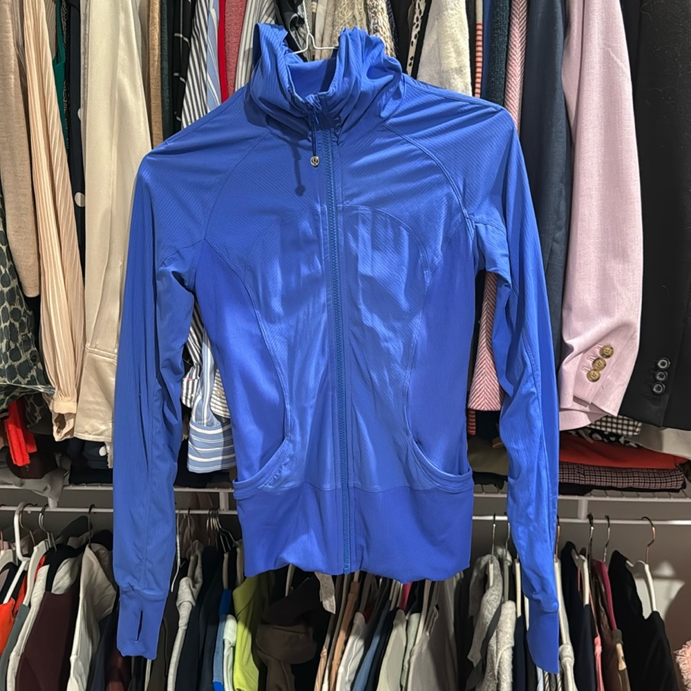 Reversible hooded lulu jacket in periwinkle size 6
